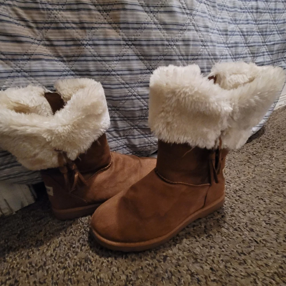 GIRLS' MAKALU BIG KID ICELAND TAN SUEDE WINTER BOOTS SIZE 4 !!!!👢 ❤ 💝💝💝💝